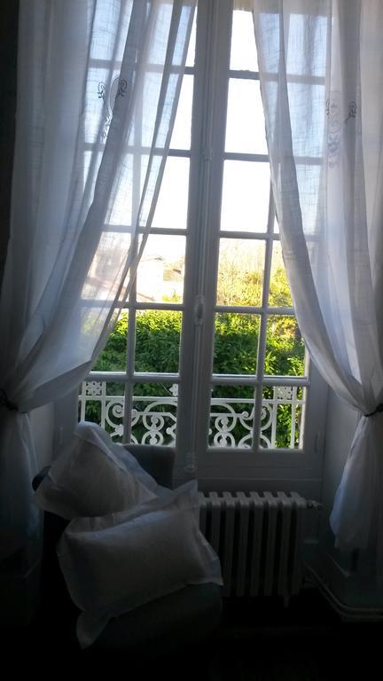 Bed and Breakfast Le Chalet De Luxe Saint-Séverin Zimmer foto