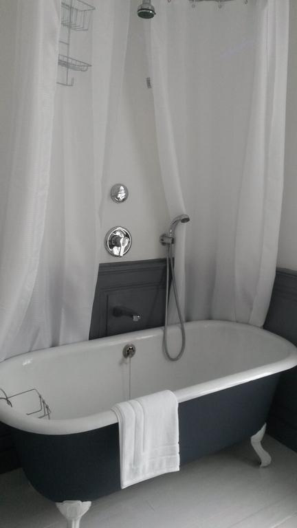 Bed and Breakfast Le Chalet De Luxe Saint-Séverin Zimmer foto
